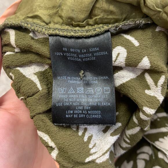 ett:twa Anthropologie green & cream print shorts size S - Picture 5 of 9